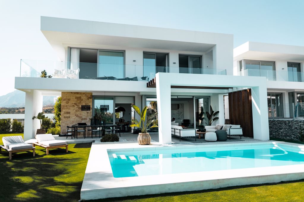 villa-management-contract-consultation